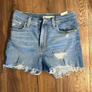 High rise Levi Jean shorts, size 27.